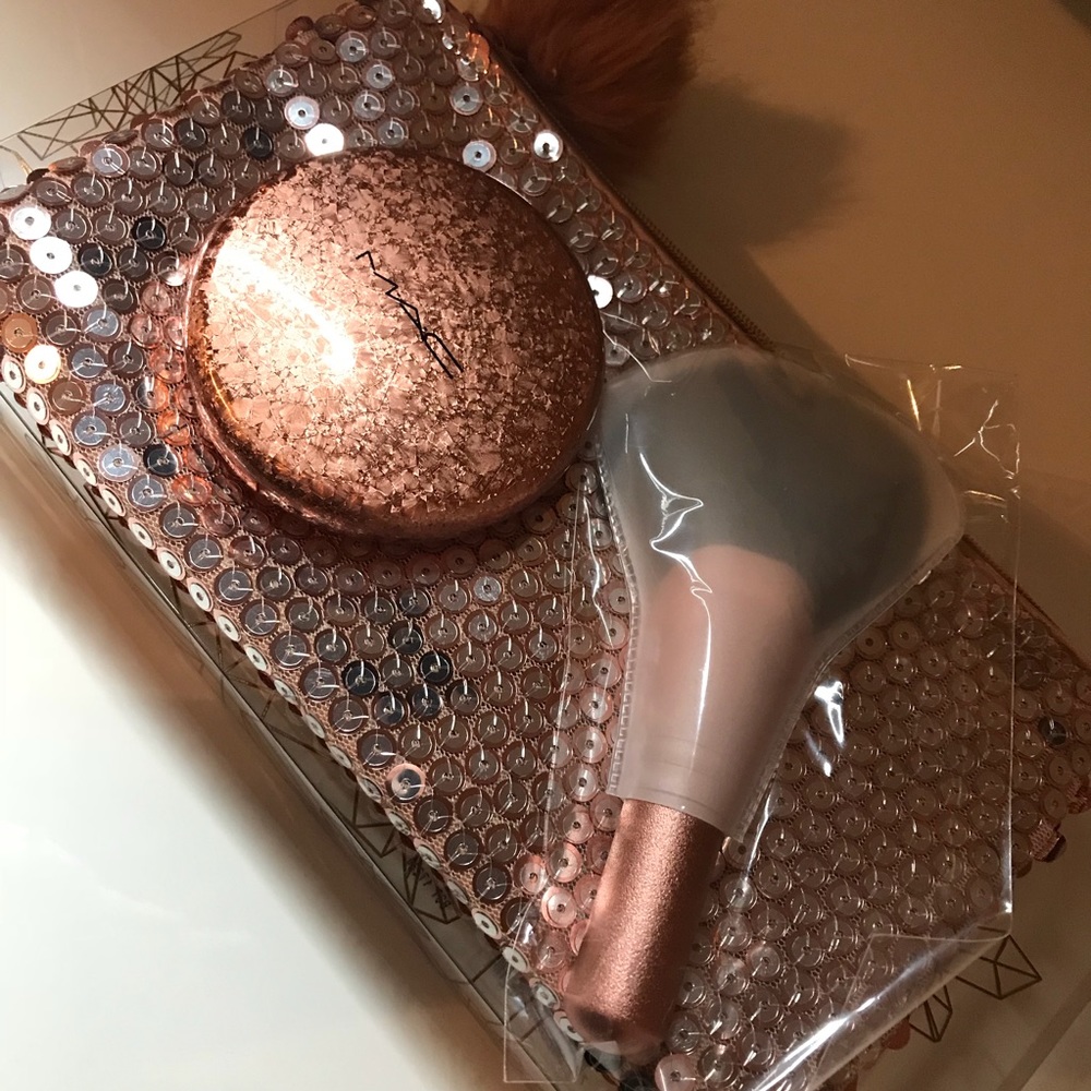 ⁉️🛑 SOLD 🛑⁉️MAC Snow Ball